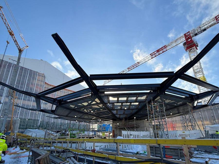 Radielle takbjelker i stål monteres, Atlas-paviljongen, Helsingfors